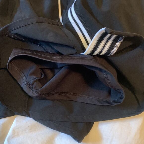 AVIA, ladies running shorts, liner, no pockets, size small 3-5 - Picture 6 of 8